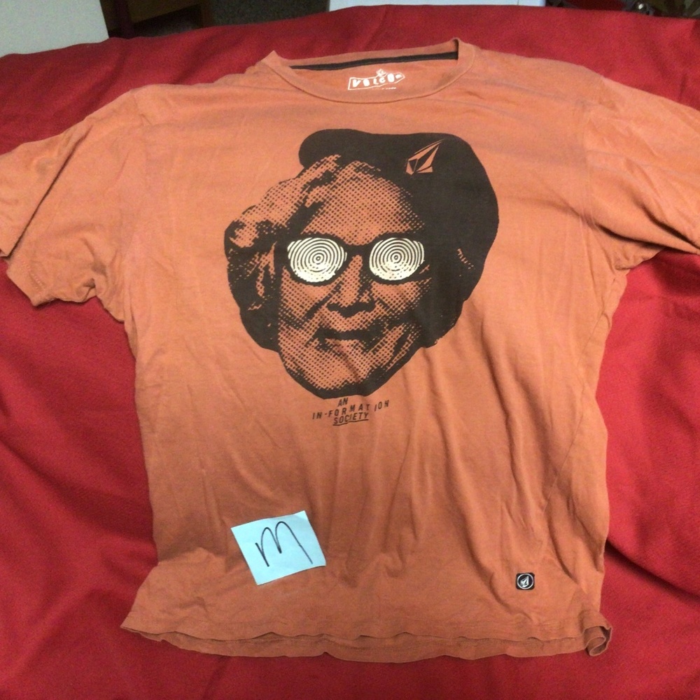 VOLCOM tshirt